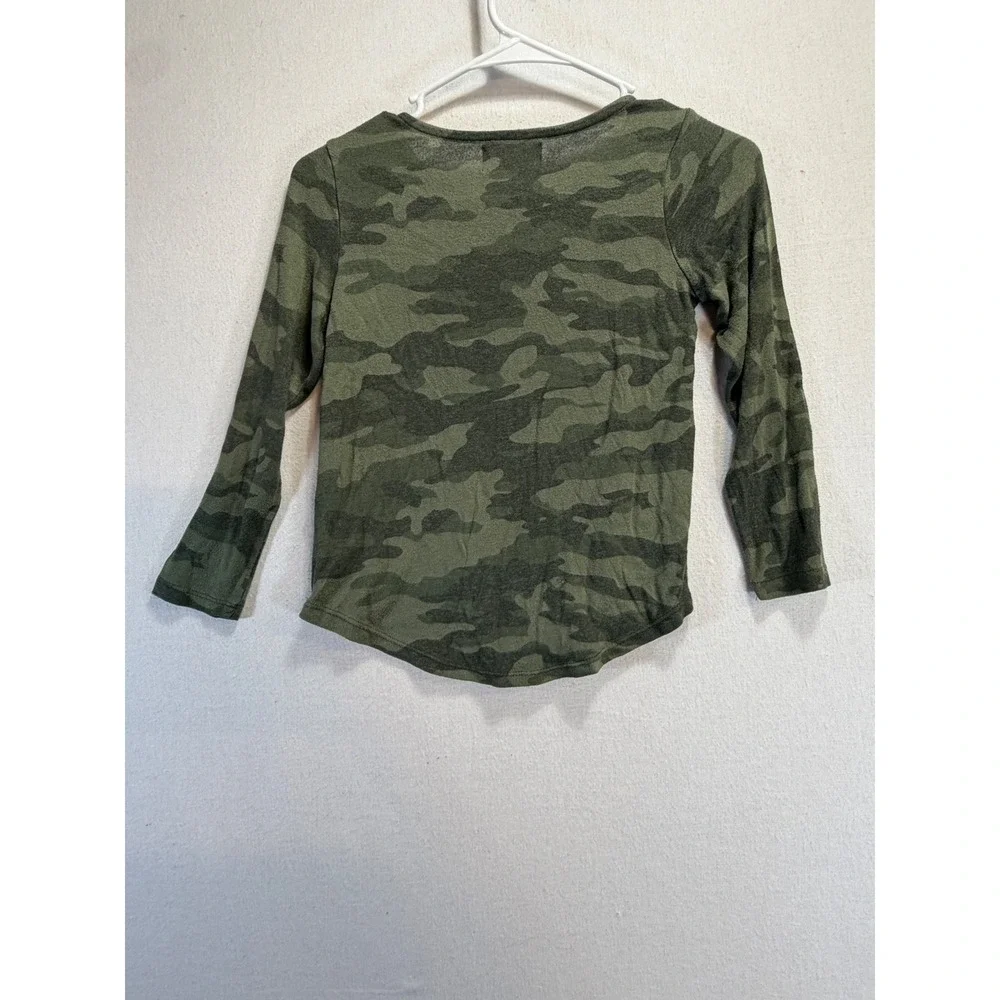 Old Navy Kids Green Camouflage Long Sleeve Curved Hem Knit Top S 6-7